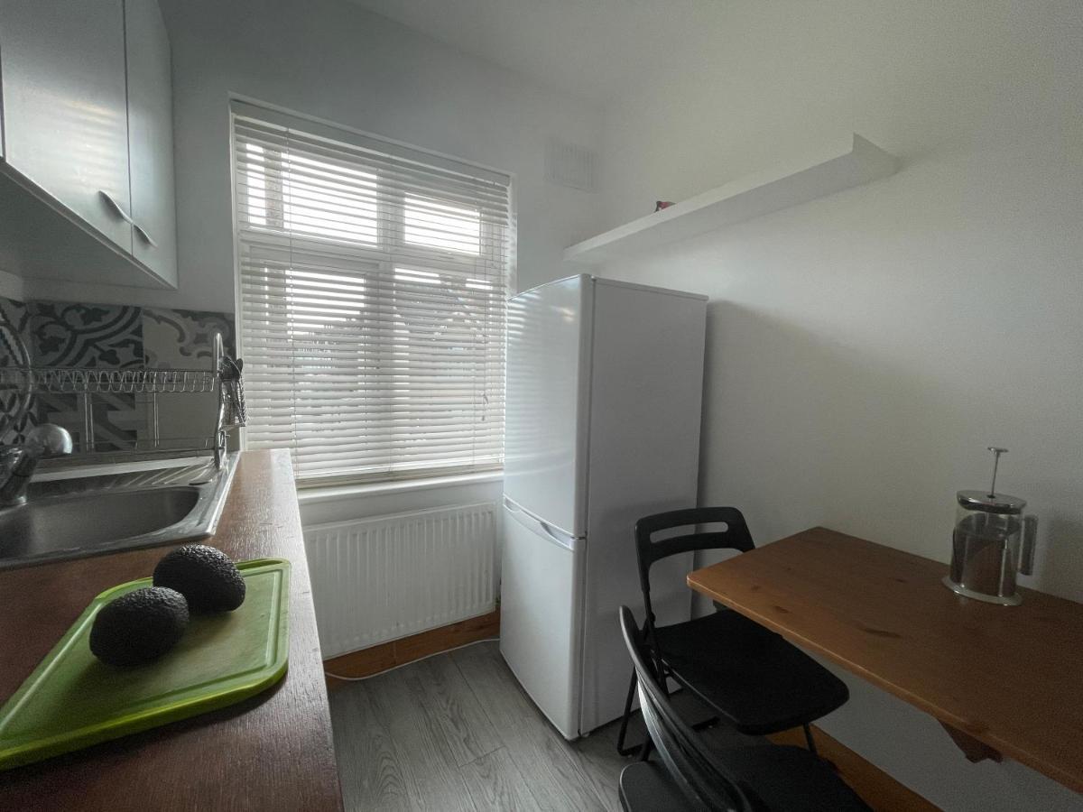 Готель Entire House Floor Perfect For Couples & Freelancers - Available For Single Too Лондон Екстер'єр фото
