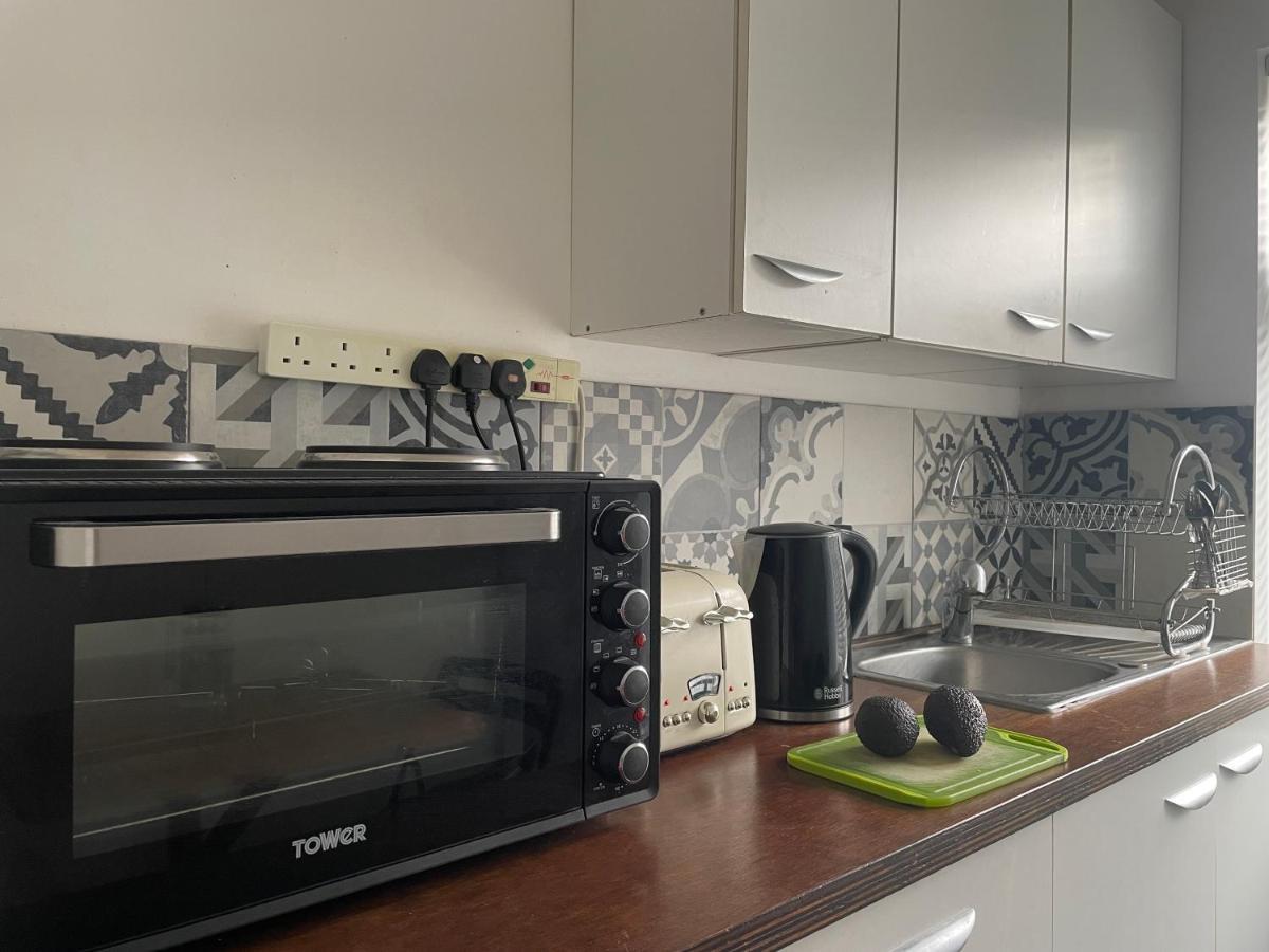 Готель Entire House Floor Perfect For Couples & Freelancers - Available For Single Too Лондон Екстер'єр фото