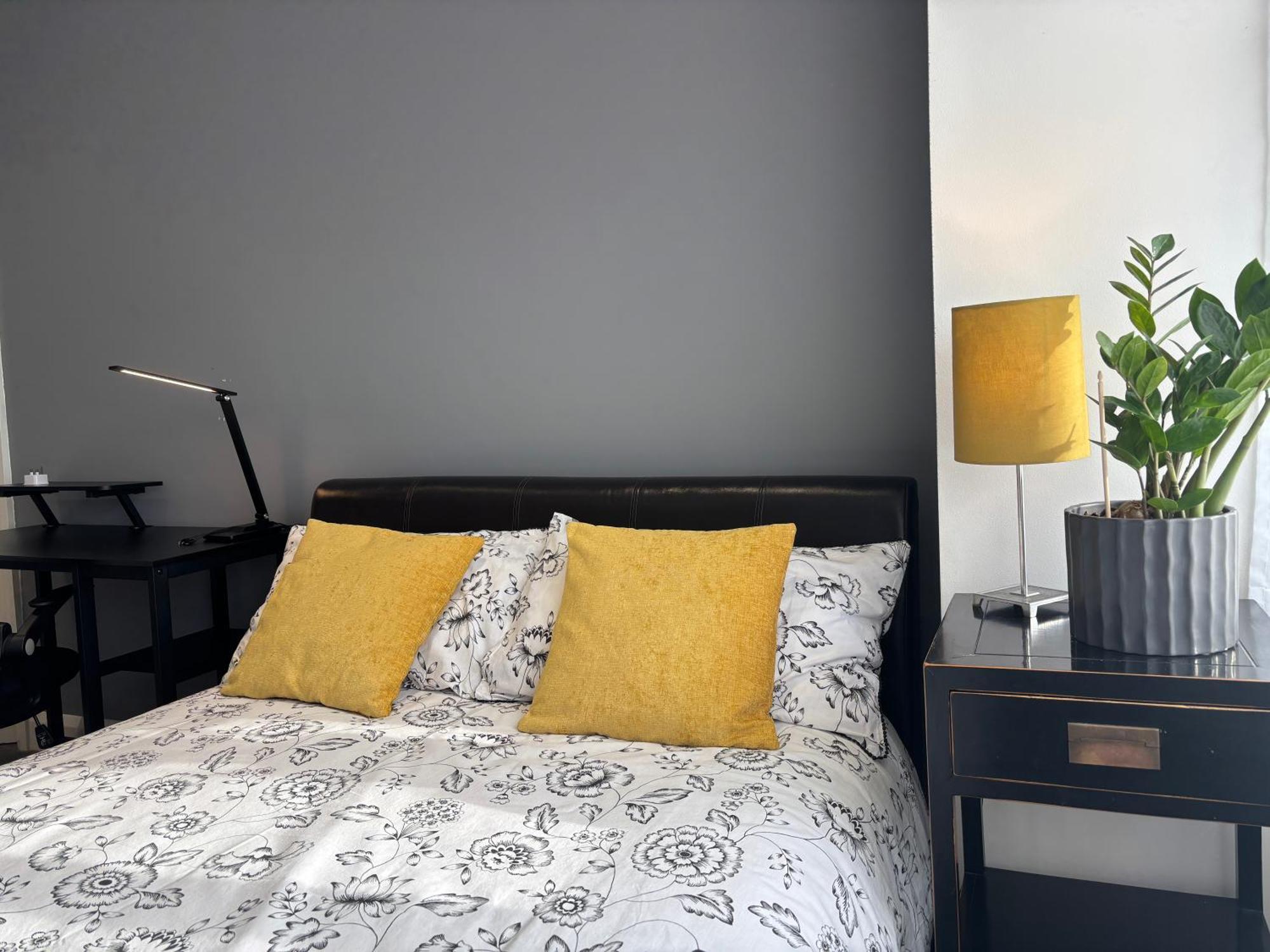 Готель Entire House Floor Perfect For Couples & Freelancers - Available For Single Too Лондон Екстер'єр фото